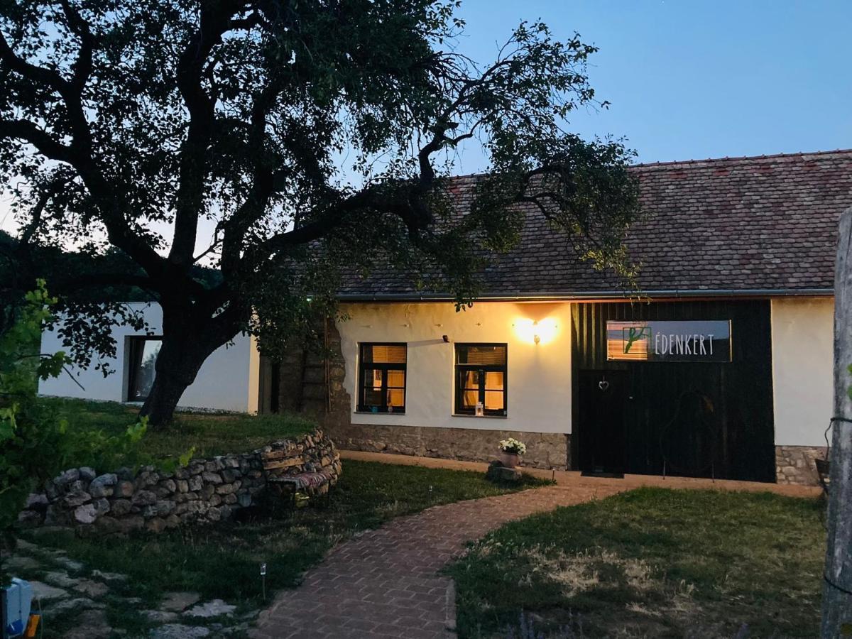 Pécsvárad Edenkert Vendeghazak酒店 外观 照片